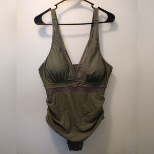 Chic Olive Green V-Neck Swimsuit